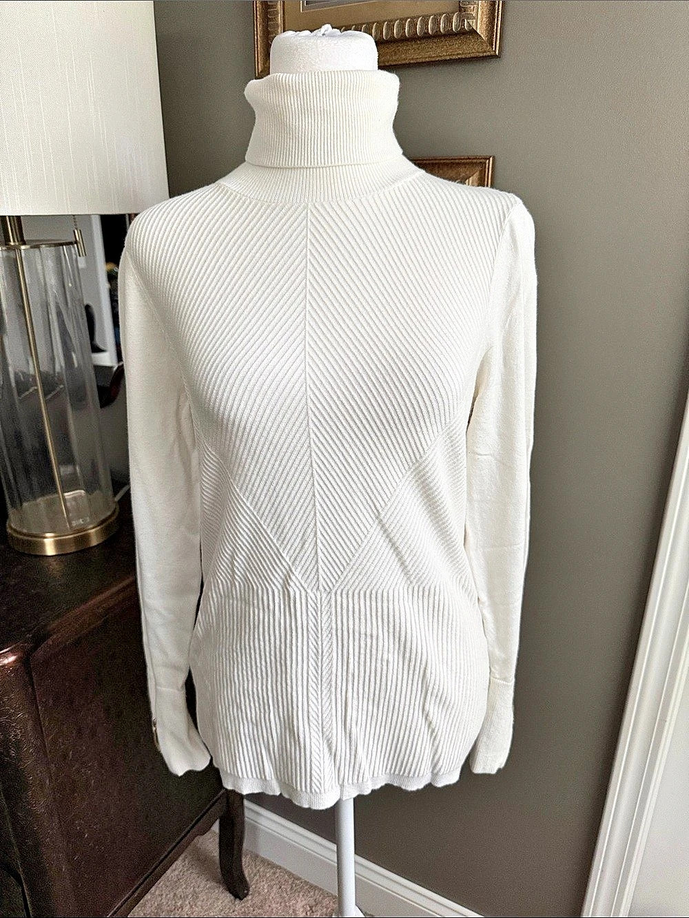White House Black Market Ribbed Turtleneck Sweater in White Size Medium